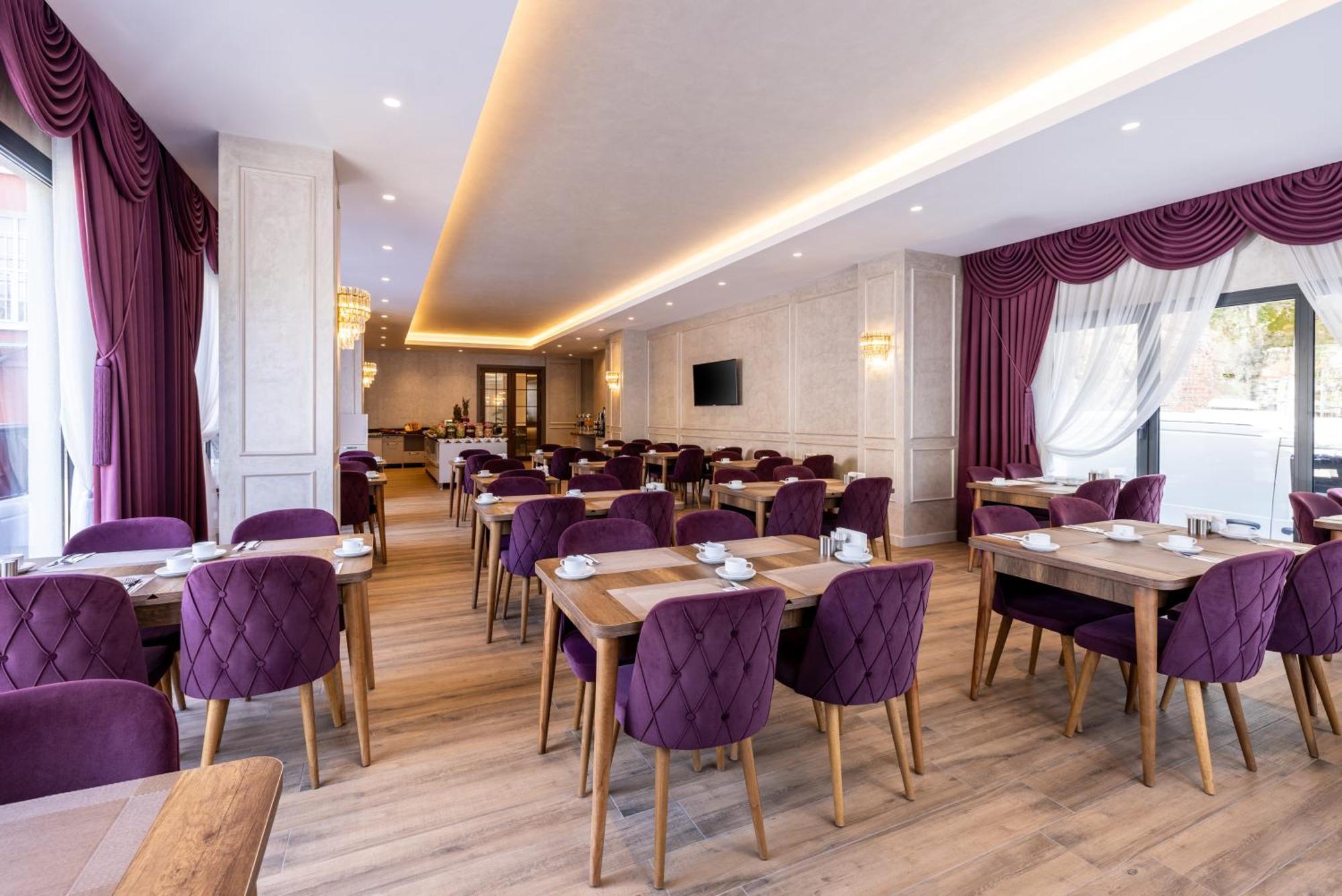Carina Gold And Restaurant Hotel